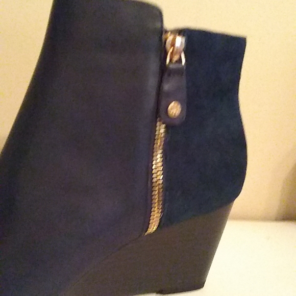 ISAAC MIZRAHI, KIERRA, BLUE, LEATHER & SUEDE ANKLE BOOTS, 9W, $129, BRAND NEW! - Picture 5 of 7